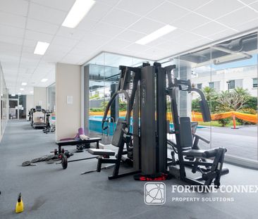 Water view, split level 2 bedrooms + study apartment in central of ... - Photo 1