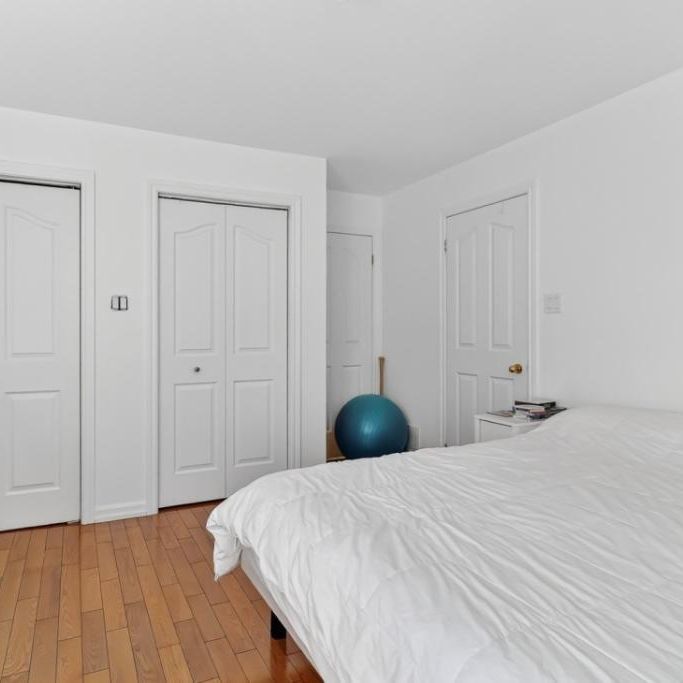 TRÈS GRAND 6 1/2 À LOUER POUR LE 1ER AVRIL 2026 - Photo 1