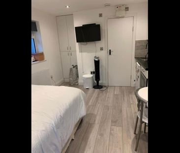 Studio Flat, Grants Close, NW7 - Photo 6