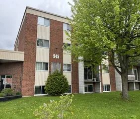 1 room apartment of 75m² in Sherbrooke - Photo 2