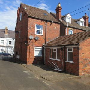 1 bedroom ground floor flat to rent - Photo 2