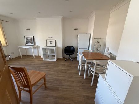 4 Bed Flat, Ferncourt, HA1 - Photo 5