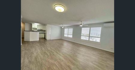 3-Bedroom Apartment in Bargara with Stunning Beach Views - Photo 2