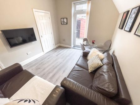 4 bedroom terraced house to rent - Photo 2
