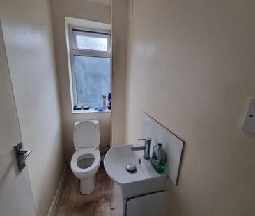 Bedsit, Broxholm Road, SE27 - Photo 5