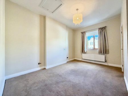 4 bedroom detached house to rent - Photo 3