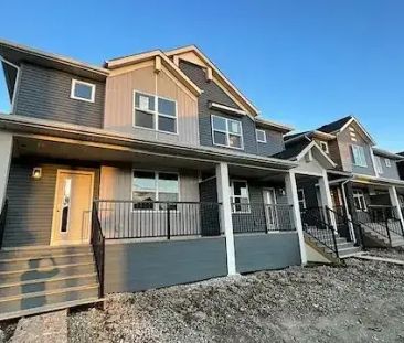 Duplex Unit available for rent in Pine Creek next to golf course | Calgary - Photo 1