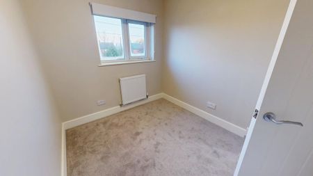3 bedroom flat to rent - Photo 4