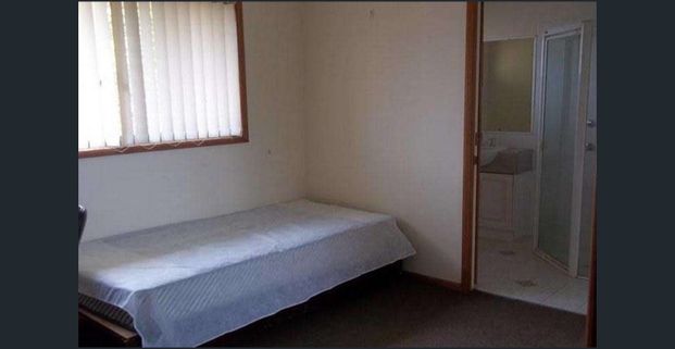 Three bed, three bath unit in convenient location - Photo 1