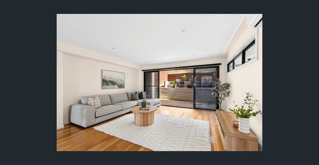 Luxury Living in Spectacular Surrounds - Photo 1