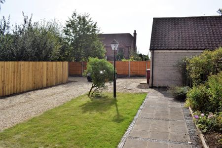 3 bedroom semi-detached house to rent - Photo 2
