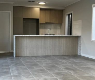 Near New 3 Bedroom Home! - Photo 4