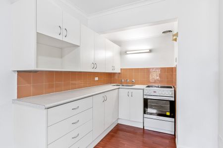 One Bedroom Unit in Convenient Location - Photo 2