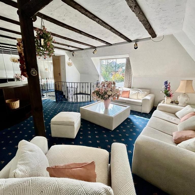 4 bedroom detached bungalow to rent - Photo 1