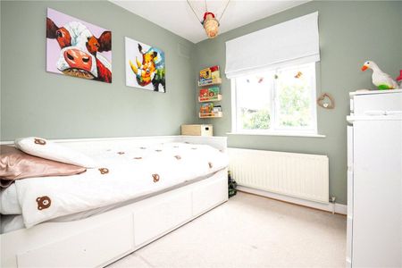 Second Cross Road, Twickenham, TW2 - Photo 2