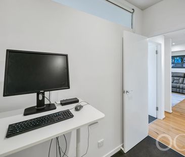 Open the Door to City-Fringe Sophistication - Photo 4