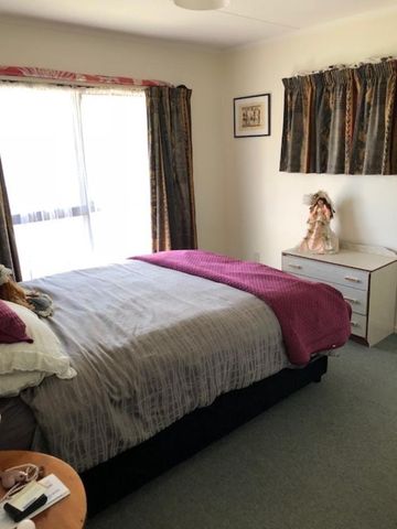 Spacious 3 Bedroom Unit With Garage - Photo 5