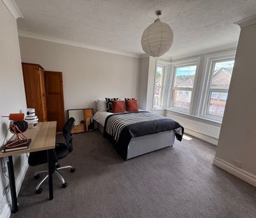 4 bedroom semi-detached house to rent - Photo 3