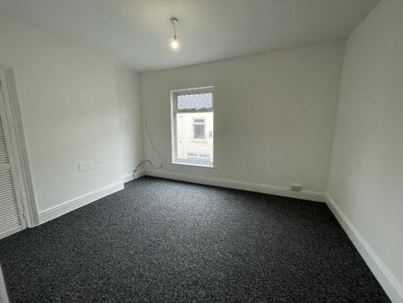 3 Bedroom End Terraced House To Rent - Photo 4