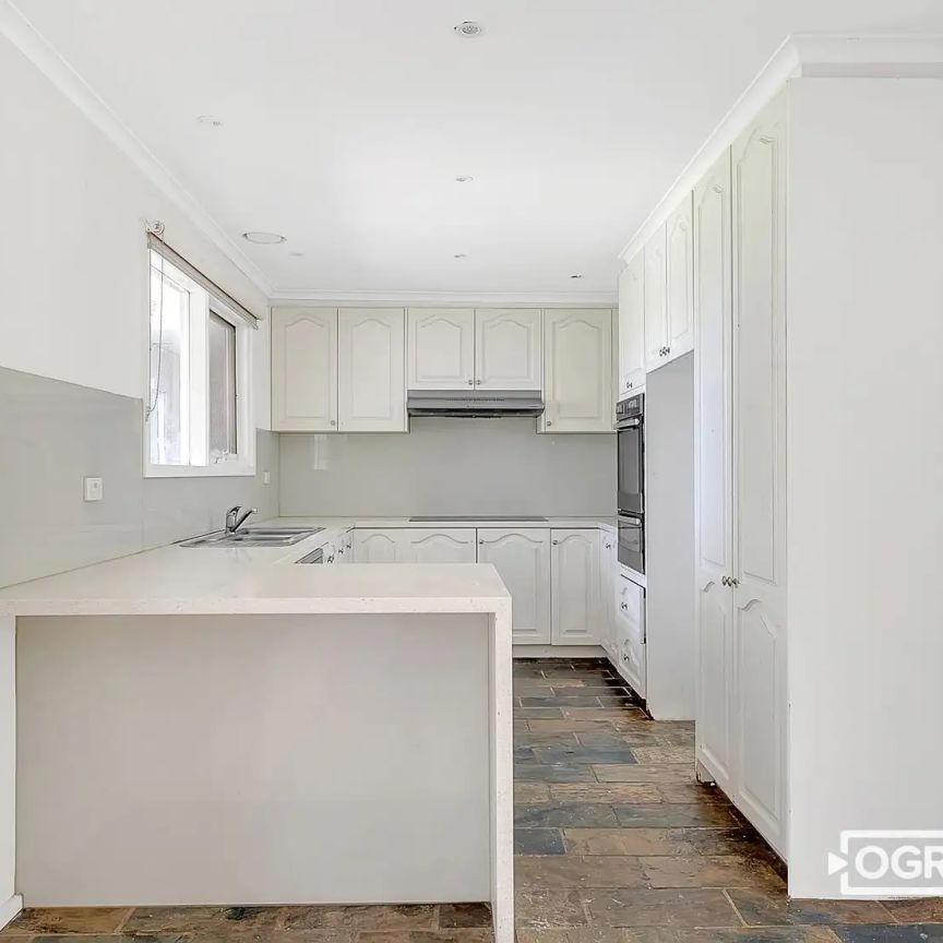 “Spacious Family Home on 2.5 Acres land!!” - Photo 1