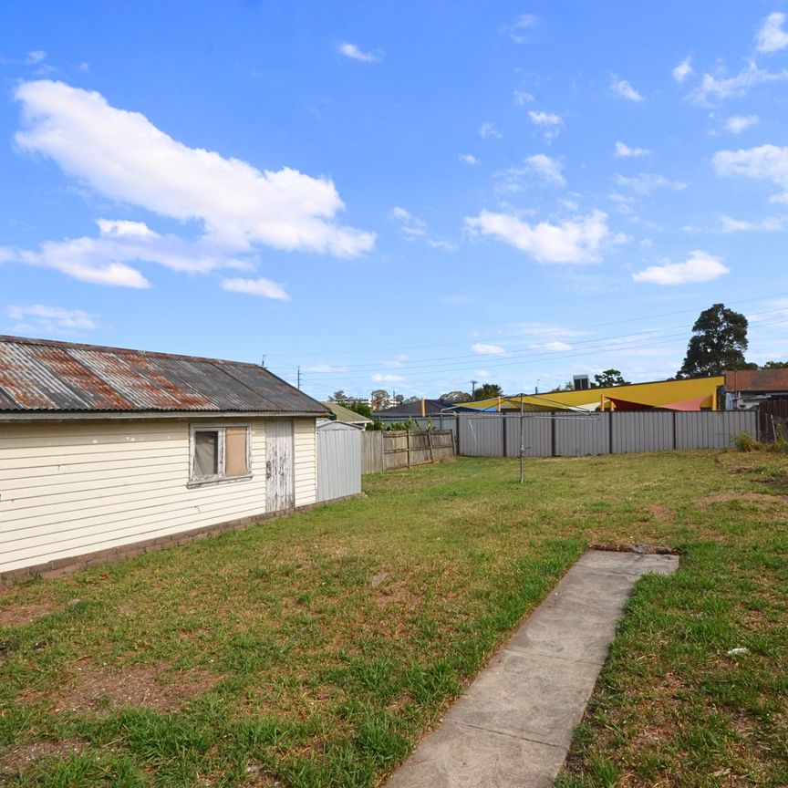 Renovated 3 Bedroom House&excl;&excl; - Photo 1