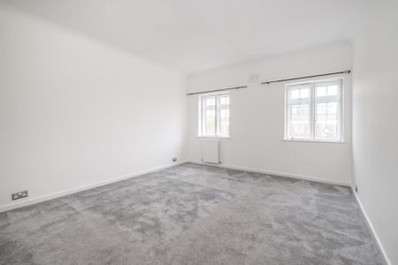 3 bedroom flat to rent - Photo 3