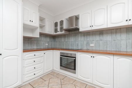 Beautiful Home in Central Wagga! - Photo 2