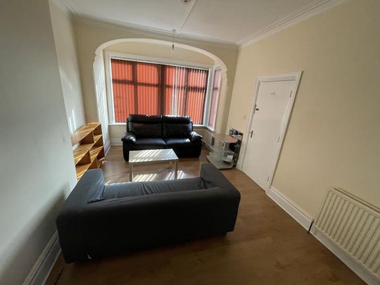 8 bedroom townhouse to rent - Photo 1