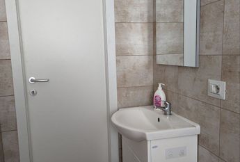 Студия возле метро Лоди