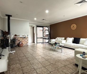 Sun-Filled Single-Level Living in a Quiet Cul-de-Sac - Photo 3