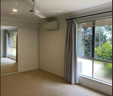 Air Conditioned Neat & Tidy Townhouse! - Photo 6
