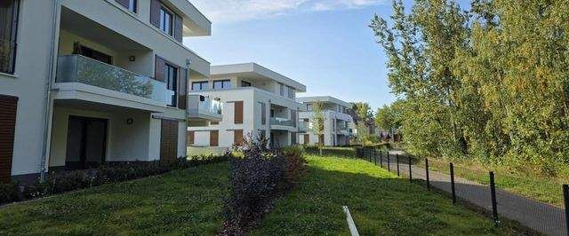 Neubau! Große Dachterrasse, exklusives Bad mit freistehender Wanne, ruhige Lage, Lift! - Foto 1