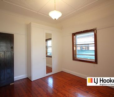 Charming 3 Bedroom Home in Quiet Locale - Photo 2