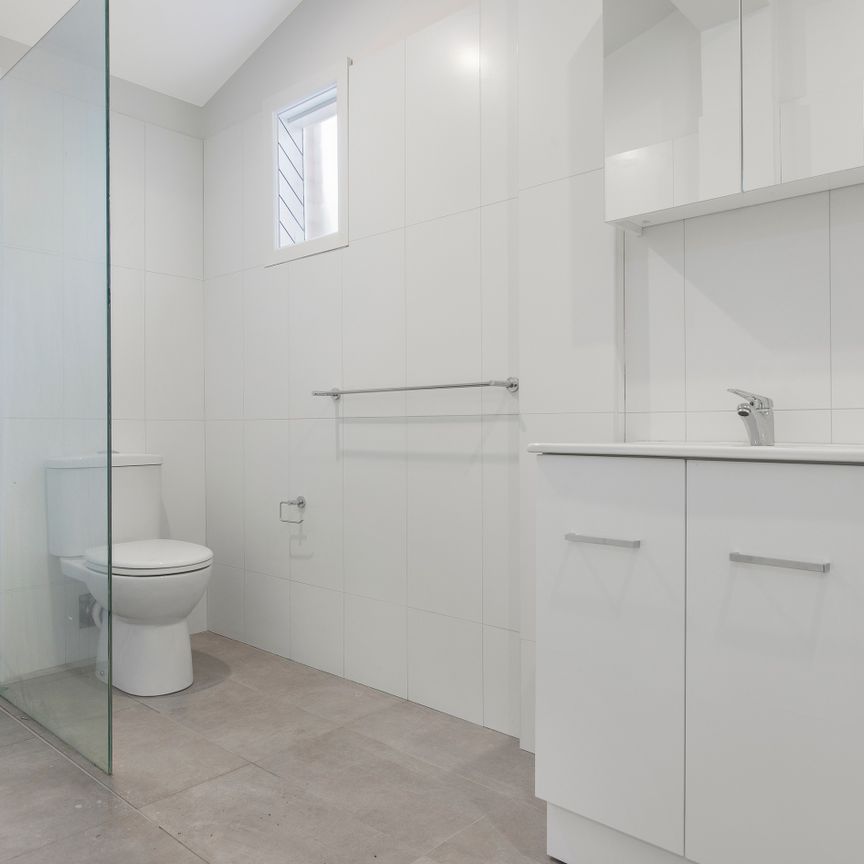 LIGHT FILLED FAMILY HOME! - Photo 1