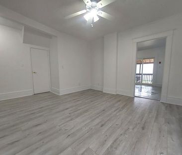 For Lease - 2143 Gerrard Street Unit# Main Fl, Toronto, Ontario - Photo 5