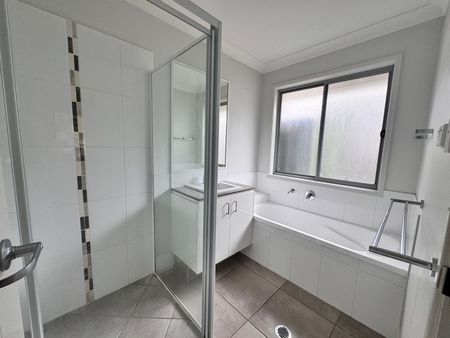 5 Geoffrey Miller Avenue, Pimpama QLD 4209 - House For Rent | Domain - Photo 3