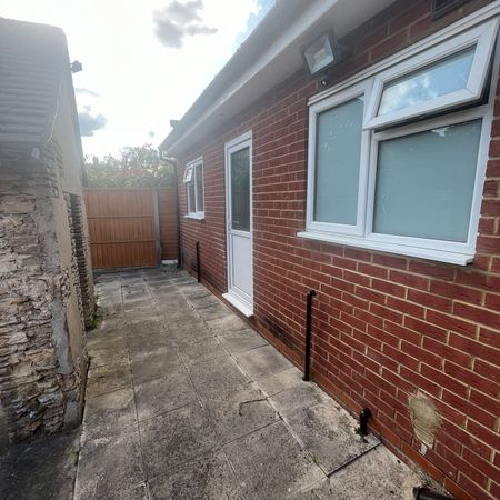 Great West Road, Hounslow - Photo 4