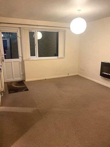 2 bedroom semi-detached bungalow to rent - Photo 2