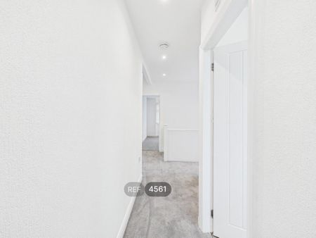 4 bedroom detached house to rent - Photo 5