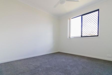 Lovely 3 Bedroom Home With 2 Air Conditoners and Security Screens Throughout - Photo 2