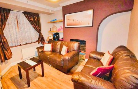 4 bedroom terraced house to rent - Photo 2