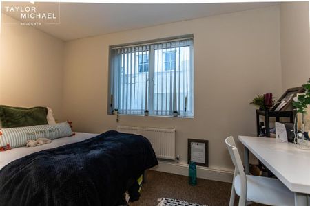 5 bedroom terraced house to rent - Photo 4