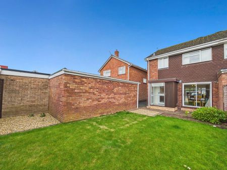 3 bedroom semi-detached house to rent - Photo 5