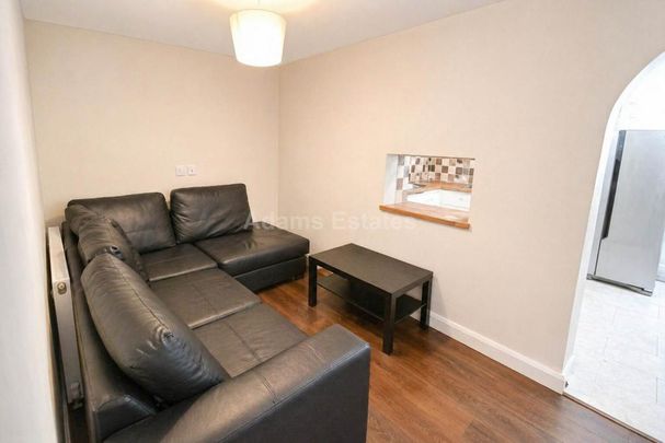 4 bedroom semi-detached house to rent - Photo 1