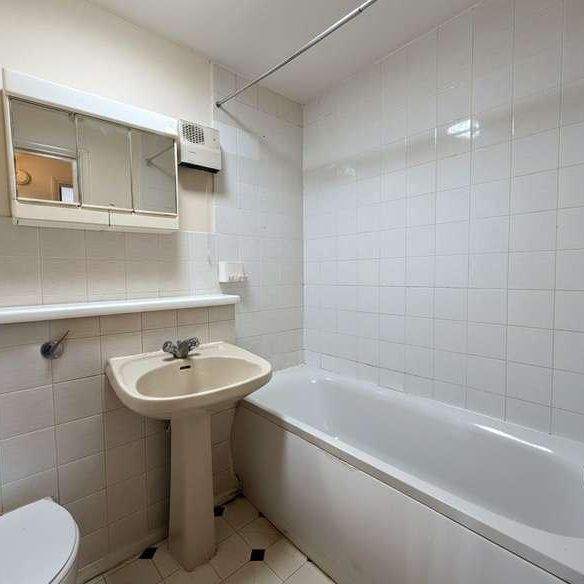 Pyegrove Chase, Forest Park, Bracknell, Berkshire, RG12 - Photo 1