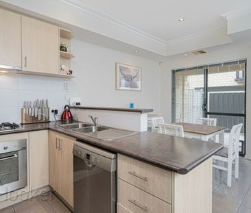 Walk to Carousel Shopping Centre - Photo 4