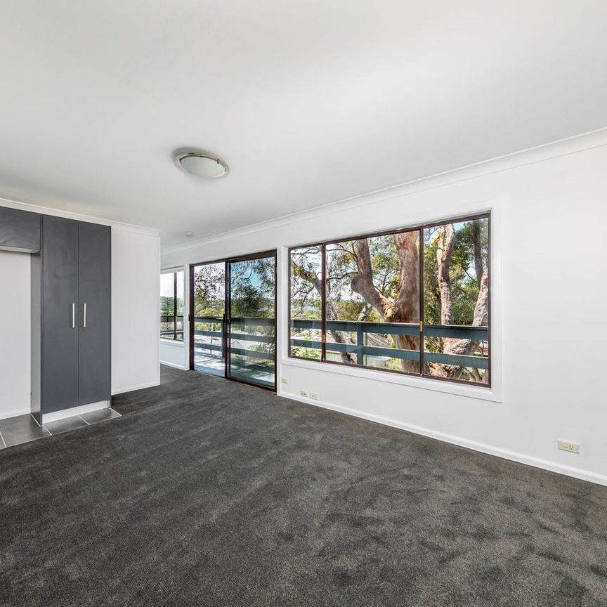 Bright & Functional Upper Duplex in Prime Dee Why Location – Utilities Included! - Photo 1