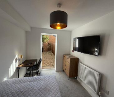 1 bedroom in a house share to rent - Photo 4