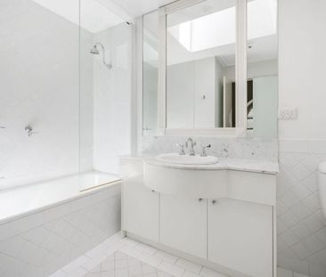 Beautiful One Bedroom in the Heart of the CBD! - Photo 2
