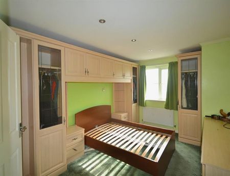 4 Bedroom Detached To Let - Photo 5